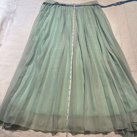 Green pleated skirt size S - Picture 2 of 7
